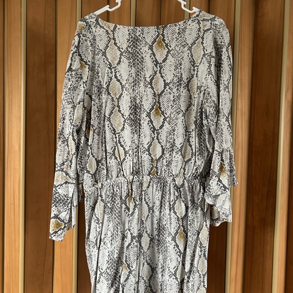 Express Snakeskin Patterned Top - Picture 2 of 3